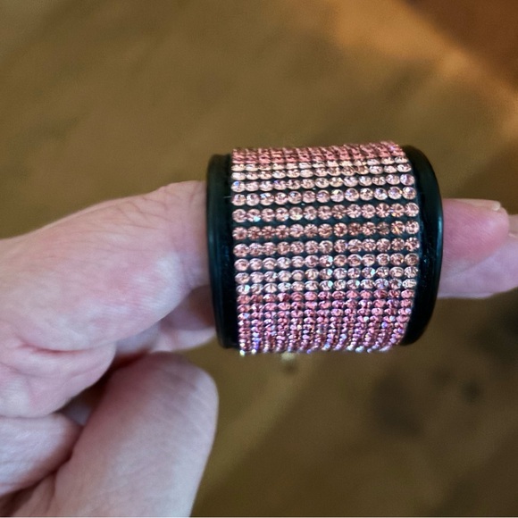 NWOT VS Wrist Strap Keychain - Picture 6 of 9